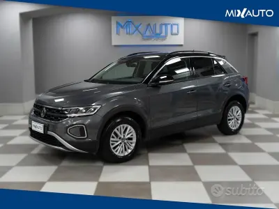 Usata VW T-Roc Life 150 CV (110 kW) 2022 Grigio SUV