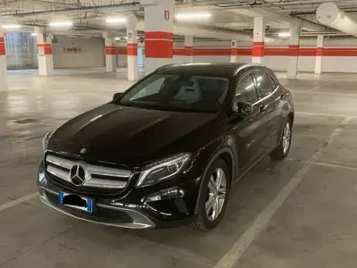 Usata Mercedes GLA200 Executive 136 CV (100 kW) 2015 Nero SUV
