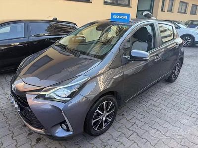 Usata Toyota Yaris Hybrid Team 73 CV (53 kW) 2018 Grigio Berlina