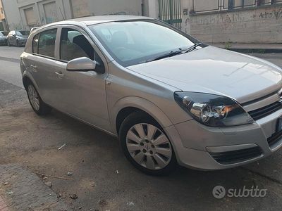 Usata Opel Astra 101 CV (74 kW) 2005 Grigio Berlina