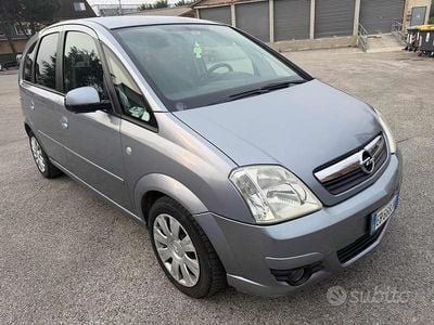 Begagnad Opel Meriva Enjoy 90 HK (66 kW) 2010 Grå Minibuss
