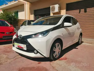 Usata Toyota Aygo 69 CV (50 kW) 2018 Bianco Utilitaria