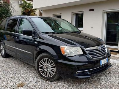 Usata Lancia Voyager 163 CV (119 kW) 2011 Grigio Monovolume