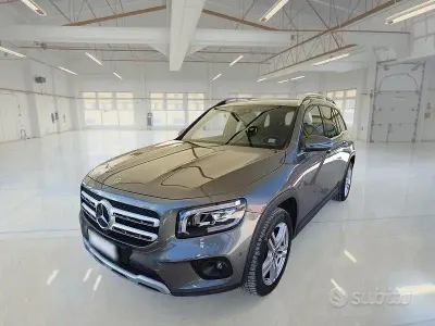 Usata Mercedes GLB200 Business 150 CV (110 kW) 2021 Grigio SUV