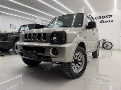 Usata Suzuki Jimny 86 CV (63 kW) 2005 Grigio SUV