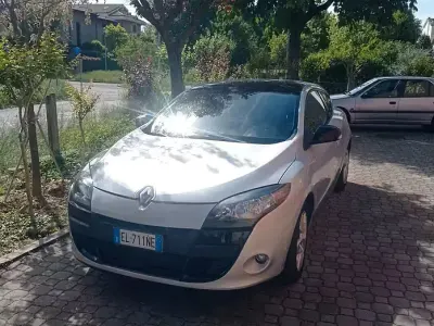 Usata Renault Mégane Coupé 90 CV (66 kW) 2012 Grigio Coupé