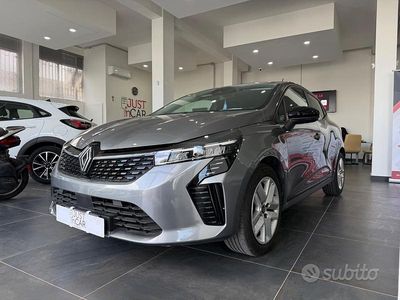 Usata Renault Clio V Evolution 100 CV (73 kW) 2024 Grigio Berlina