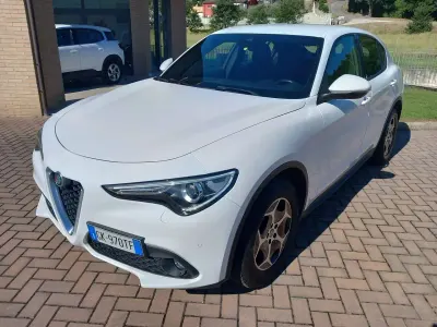 Usata Alfa Romeo Stelvio Business 190 CV (139 kW) 2022 Bianco SUV