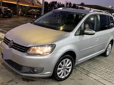 Begagnad VW Touran 150 HK (110 kW) 2012 Grå Minibuss