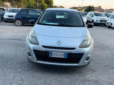 Usata Renault Clio II Dynamique 75 CV (55 kW) 2011 Grigio Berlina