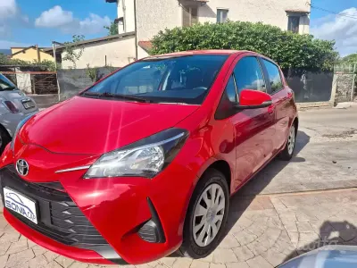 Usata Toyota Yaris Business Edition 72 CV (52 kW) 2020 Rosso Berlina