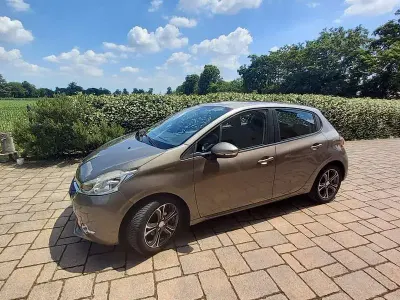 Usata Peugeot 208 68 CV (50 kW) 2014 Utilitaria