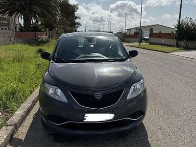 Usata Lancia Ypsilon Silver 95 CV (69 kW) 2016 Grigio Utilitaria