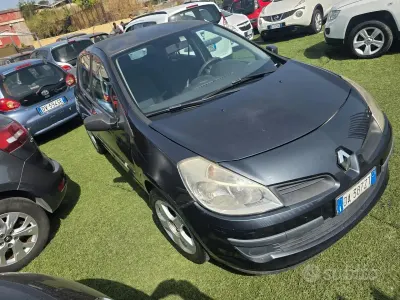 Usata Renault Clio II Dynamique 64 CV (47 kW) 2007 Grigio Berlina