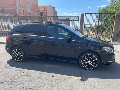 Usata Mercedes B200 156 CV (114 kW) 2012 Nero Monovolume