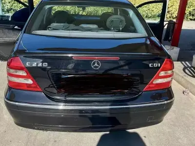 Usata Mercedes C200 95 CV (69 kW) 2003 Nero Berlina