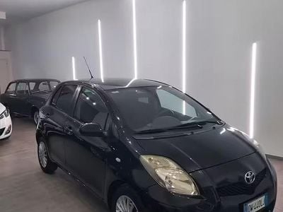 Usata Toyota Yaris Sol 101 CV (74 kW) 2009 Nero Utilitaria
