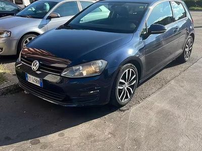 Second-hand VW Golf VII 105 CP (77 kW) 2015 Albastru Berlinǎ
