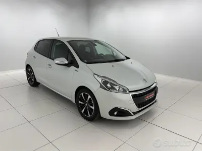 Usata Peugeot 208 S 102 CV (75 kW) 2020 Bianco Utilitaria