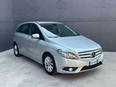 Usata Mercedes B180 122 CV (89 kW) 2013 Argento Utilitaria