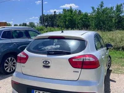 Usata Kia Rio Active 75 CV (55 kW) 2015 Argento Berlina