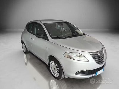 Gebraucht Lancia Ypsilon Silver 95 PS (69 kW) 2013 Grau Kleinwagen