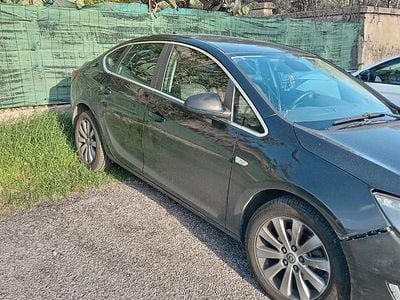 Usata Opel Astra 136 CV (100 kW) 2014 Nero Berlina