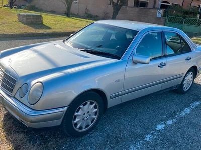 Mercedes E200