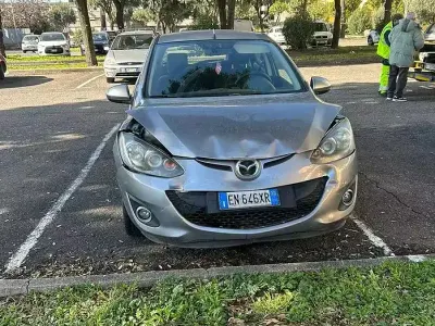 Usata Mazda 2 95 CV (69 kW) 2012 Grigio Utilitaria