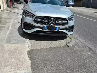 Usata Mercedes GLA180 136 CV (100 kW) 2023 Grigio SUV