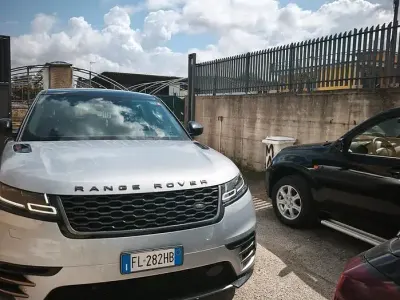 Usata Land Rover Range Rover Velar R-Dynamic 241 CV (177 kW) 2018 Grigio SUV