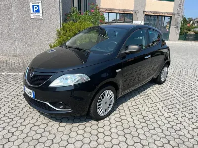 Usata Lancia Ypsilon 69 CV (50 kW) 2017 Nero Utilitaria