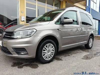 Begagnad VW Caddy Highline 110 HK (80 kW) 2018 Grå Minibuss