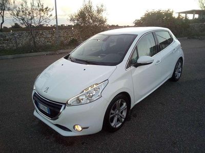 Usata Peugeot 208 Allure 92 CV (67 kW) 2014 Bianco Utilitaria