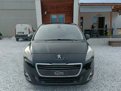 Usata Peugeot 5008 Business-Line 120 CV (88 kW) 2015 Nero Monovolume