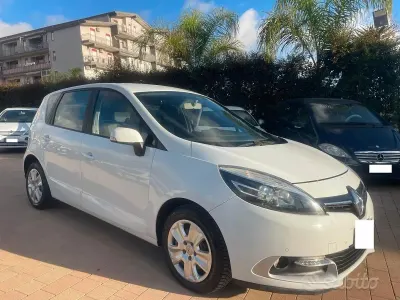 Käytetty Renault Scenic E-Tech 110 HP (80 kW) 2014 Valkoinen Tila-auto