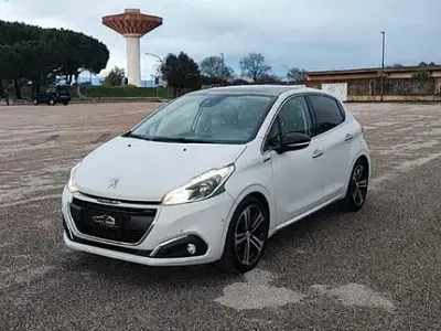 Usata Peugeot 208 100 CV (73 kW) 2016 Bianco Utilitaria