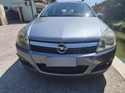 Usata Opel Astra 105 CV (77 kW) 2007 Grigio Berlina