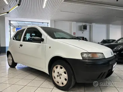 Usata Fiat Punto 60 CV (44 kW) 2002 Bianco Utilitaria