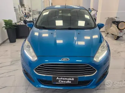 Usado Ford Fiesta Titanium 95 HP (69 kW) 2015 Azul Citadino