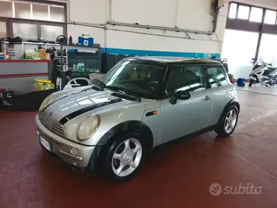 Usata Mini Cooper 116 CV (85 kW) 2002 Grigio Utilitaria