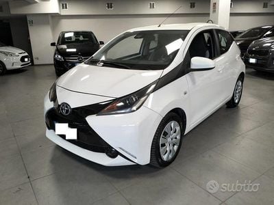 Usata Toyota Aygo X-play 69 CV (50 kW) 2015 Bianco Utilitaria
