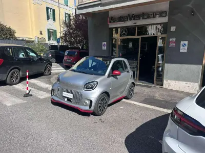 Usado Smart ForTwo Coupé Brabus 41 kW (56 CV) 2020 Gris Utilitario