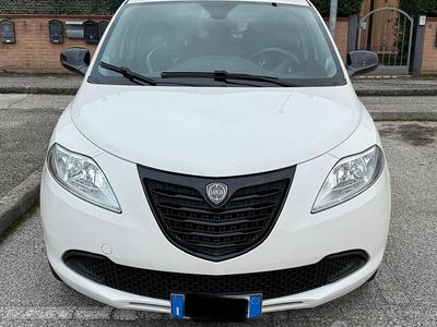 Usata Lancia Ypsilon 60 CV (44 kW) 2014 Bianco Utilitaria