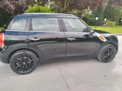 Usata Mini Countryman 111 CV (81 kW) 2015 Nero SUV