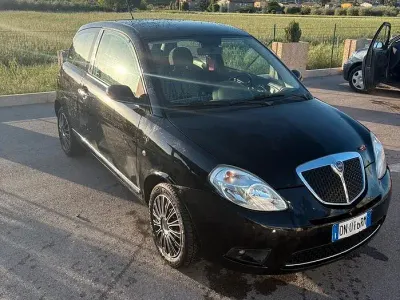 Usata Lancia Ypsilon 60 CV (44 kW) 2008 Nero Utilitaria