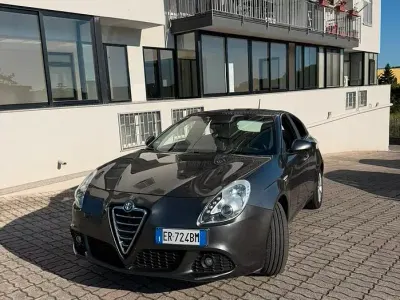 Usata Alfa Romeo Giulietta 105 CV (77 kW) 2013 Grigio Utilitaria