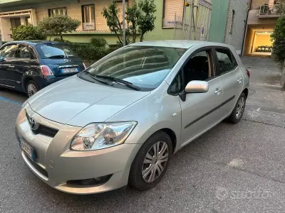 Usata Toyota Auris 132 CV (97 kW) 2010 Grigio Utilitaria