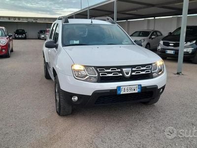 Usata Dacia Duster Lauréate 110 CV (80 kW) 2015 Bianco SUV