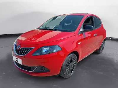 Usata Lancia Ypsilon Silver 69 CV (50 kW) 2022 Rosso Utilitaria